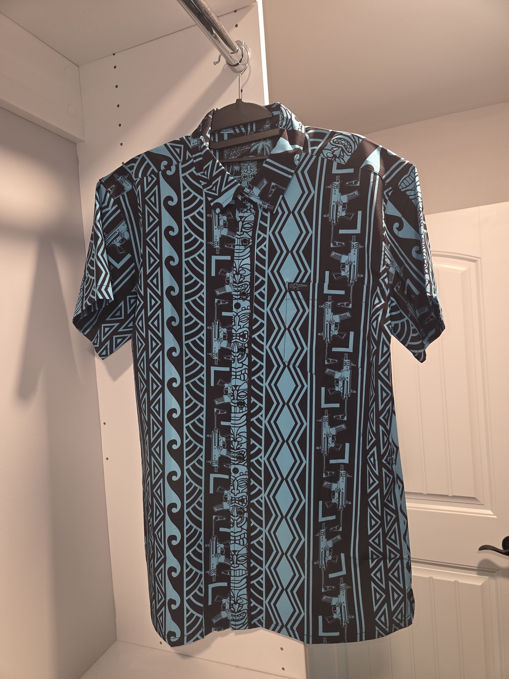 Men's Blue & Black Geometric Short-Sleeve Shirt